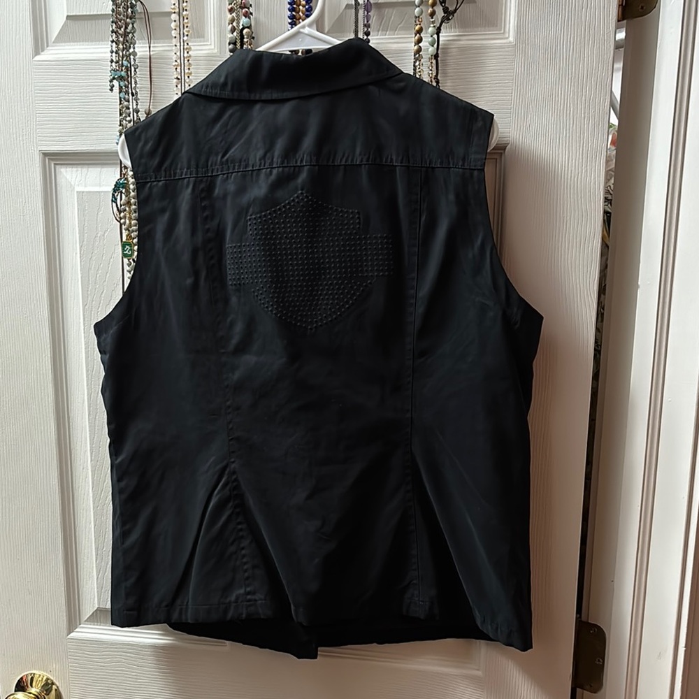 Black Sleeveless Vest
